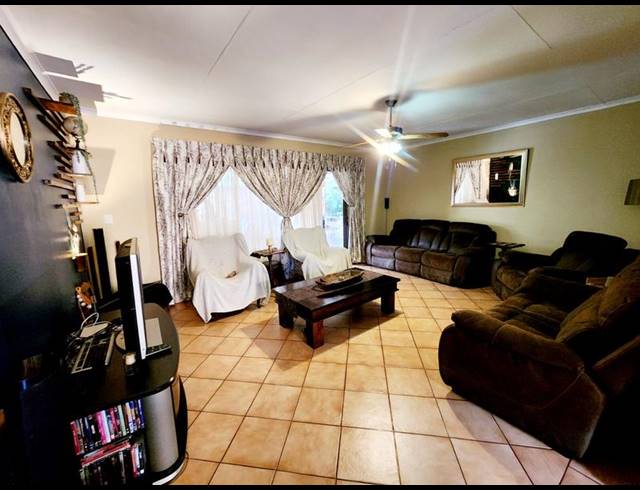4 BEDROOM PROPERTY TO RENT IN ROOIHUISKRAAL